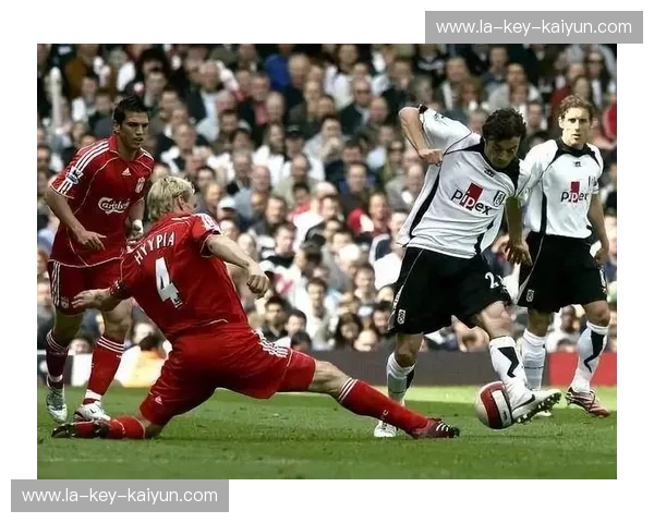 红蓝与黄黑的激情碰撞:安菲尔德的传奇与伊杜纳信号公园的狂想 红蓝与黄黑的激情碰撞:安菲尔德的传奇与伊杜纳信号公园的狂想